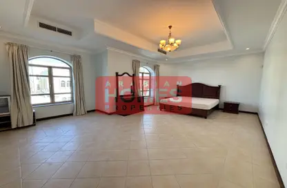 Villa - 4 Bedrooms - 5 Bathrooms for rent in Al Juffair - Capital Governorate
