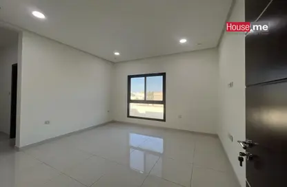 Empty Room image for: Apartment - 3 Bedrooms - 3 Bathrooms for sale in Saar - Northern Governorate, Image 1
