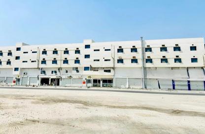 Labor Camp - Studio - 7+ Bathrooms for rent in Askar - Southern Governorate