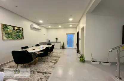 Living / Dining Room image for: Villa - 4 Bedrooms - 5 Bathrooms for rent in Saar - Northern Governorate, Image 1