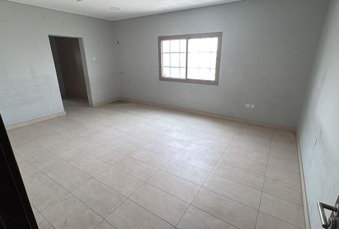984305 - Property Image 3