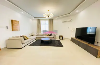 Apartment - 3 Bedrooms - 3 Bathrooms for rent in Al Juffair - Capital Governorate