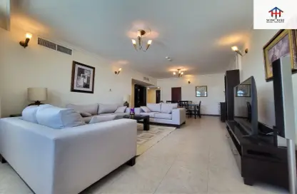 Apartment - 2 Bedrooms - 2 Bathrooms for rent in Busaiteen - Muharraq Governorate