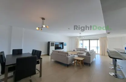 Living / Dining Room image for: Apartment - 2 Bedrooms - 2 Bathrooms for rent in Tala Island - Amwaj Islands - Muharraq Governorate, Image 1