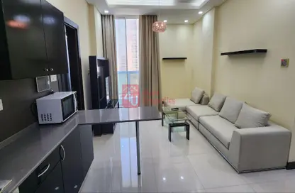 Living Room image for: Apartment - 3 Bedrooms - 2 Bathrooms for rent in Seef - Capital Governorate, Image 1