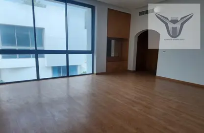 Empty Room image for: Villa - 4 Bedrooms - 5 Bathrooms for rent in Zinj - Manama - Capital Governorate, Image 1