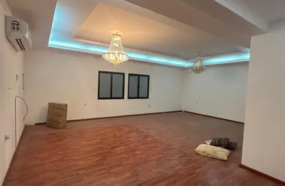 Villa - 5 Bedrooms - 5 Bathrooms for rent in Isa Town - Central Governorate