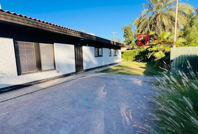 985917 - Property Image 2