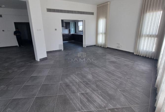 987382 - Property Image 3