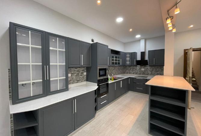 988814 - Property Image 3