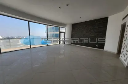 Apartment - 2 Bedrooms - 3 Bathrooms for rent in Sanabis - Manama - Capital Governorate