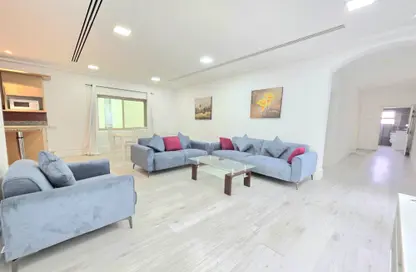 Apartment - 2 Bedrooms - 2 Bathrooms for rent in Bu Ashira - Capital Governorate