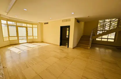 Villa - 5 Bedrooms - 7 Bathrooms for rent in Tubli - Central Governorate