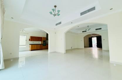 Villa - 4 Bedrooms - 5 Bathrooms for rent in Janabiya - Northern Governorate