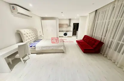 Apartment - Studio - 1 Bathroom for rent in Zinj - Manama - Capital Governorate