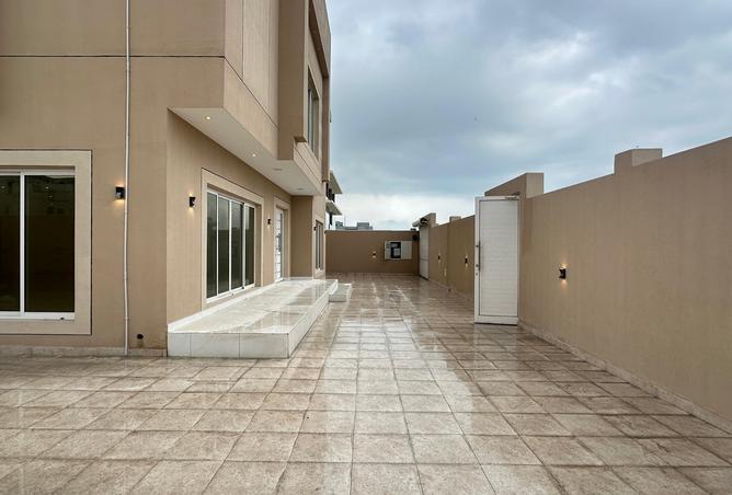 963093 - Property Image 2