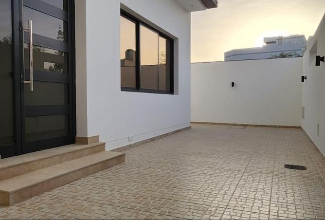 956995 - Property Image 2