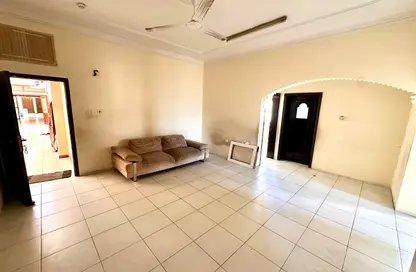 Apartment - 2 Bedrooms - 2 Bathrooms for rent in Muharraq - Muharraq Governorate