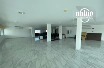 Empty Room image for: Office Space - Studio - 2 Bathrooms for rent in Galali - Muharraq Governorate, Image 1