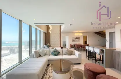 Duplex - 3 Bedrooms - 5 Bathrooms for rent in Seef - Capital Governorate