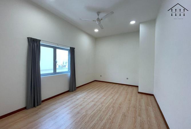 954411 - Property Image 3