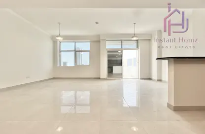 Apartment - 2 Bedrooms - 3 Bathrooms for sale in Sanabis - Manama - Capital Governorate