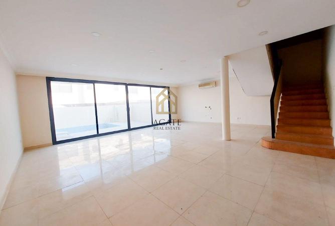 983537 - Property Image 3