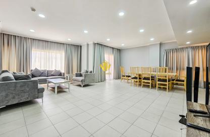Apartment - 2 Bedrooms - 3 Bathrooms for rent in Al Juffair - Capital Governorate