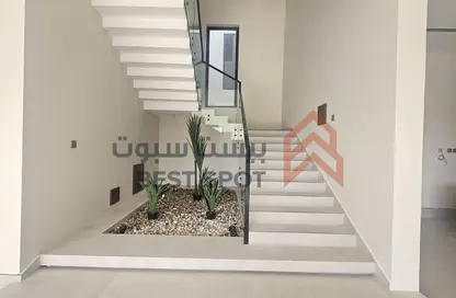 فيلا - 5 غرف نوم - 6 حمامات للبيع في الجنبية - المحافظة الشمالية