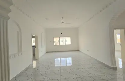 Apartment - 3 Bedrooms - 2 Bathrooms for rent in Busaiteen - Muharraq Governorate