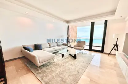 Living Room image for: Apartment - 3 Bedrooms - 4 Bathrooms for rent in Hanging Garden - Dilmunia Island - Muharraq Governorate, Image 1