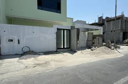 فيلا - 3 غرف نوم - 5 حمامات للبيع في سترة - المحافظة الوسطى