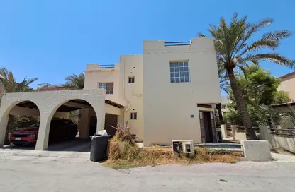 Villa - 4 Bedrooms - 4 Bathrooms for rent in Mahooz - Manama - Capital Governorate