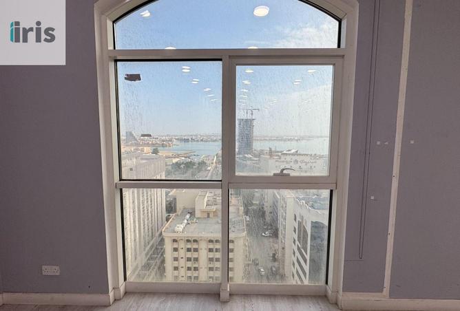 985772 - Property Image 2