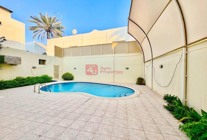 985227 - Property Image 3