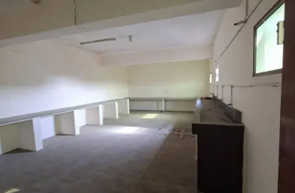 Labor Camp - Studio - 7+ Bathrooms for rent in Nuwaidrat - Central Governorate