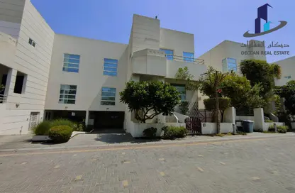 Compound - 4 Bedrooms - 4 Bathrooms for rent in Salmaniya - Manama - Capital Governorate