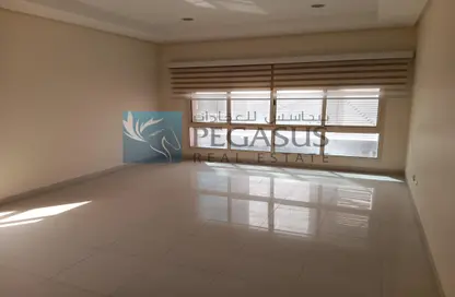 Office Space - Studio - 3 Bathrooms for rent in Seef - Capital Governorate