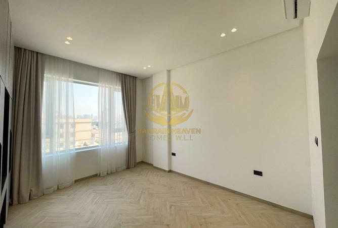 975885 - Property Image 2