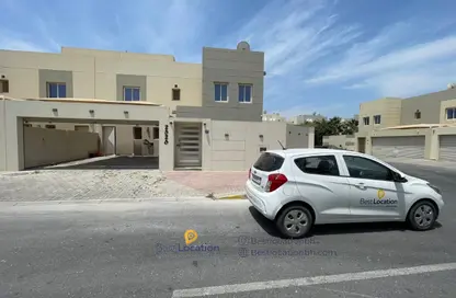 Villa - 3 Bedrooms - 4 Bathrooms for rent in Northern City (Madinat Salman) - Northern Governorate