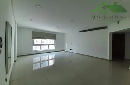 Apartment - 3 Bedrooms - 3 Bathrooms for rent in Hidd - Muharraq Governorate