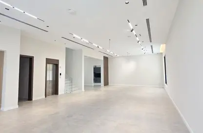 فيلا - 4 غرف نوم - 7 حمامات للبيع في الجنبية - المحافظة الشمالية