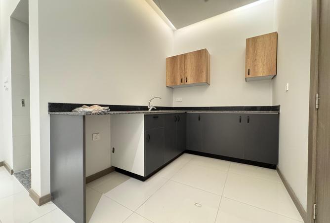 956902 - Property Image 2