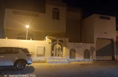 فيلا - 3 غرف نوم - 3 حمامات للبيع في سترة - المحافظة الوسطى