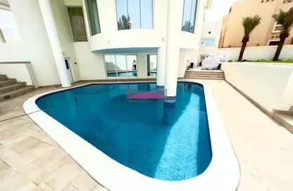 Villa - 5 Bedrooms - 6 Bathrooms for rent in Mahooz - Manama - Capital Governorate