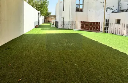 Townhouse - 7+ Bedrooms - 7+ Bathrooms for sale in Hamad Town - Northern Governorate
