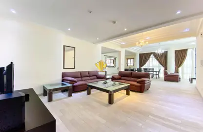 Penthouse - 4 Bedrooms - 5 Bathrooms for rent in Al Juffair - Capital Governorate