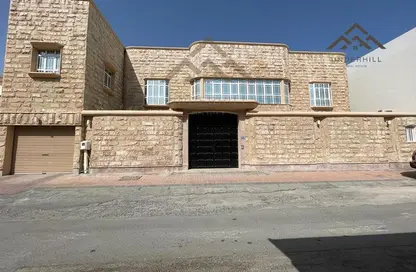 فيلا - 7 غرف نوم - 8 حمامات للبيع في عراد - المحرق