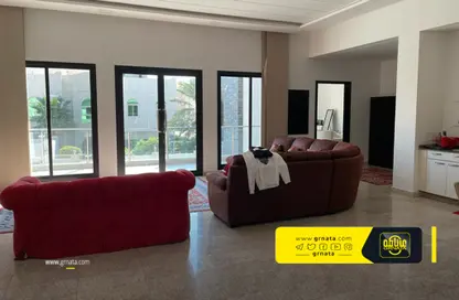 Living Room image for: Villa - 5 Bedrooms - 6 Bathrooms for sale in Maqabah - Northern Governorate, Image 1