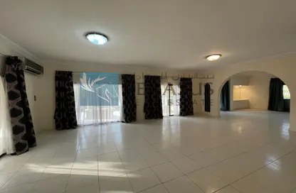 Empty Room image for: Villa - 5 Bedrooms - 5 Bathrooms for rent in Adliya - Manama - Capital Governorate, Image 1